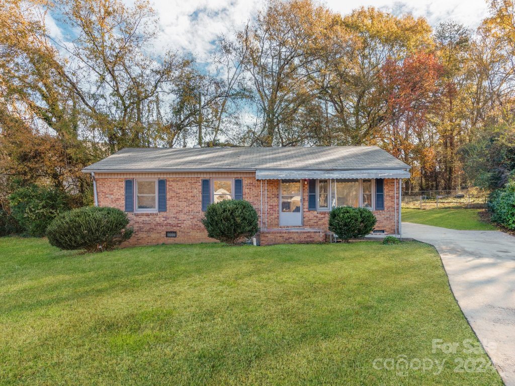1006 Wooddale Court