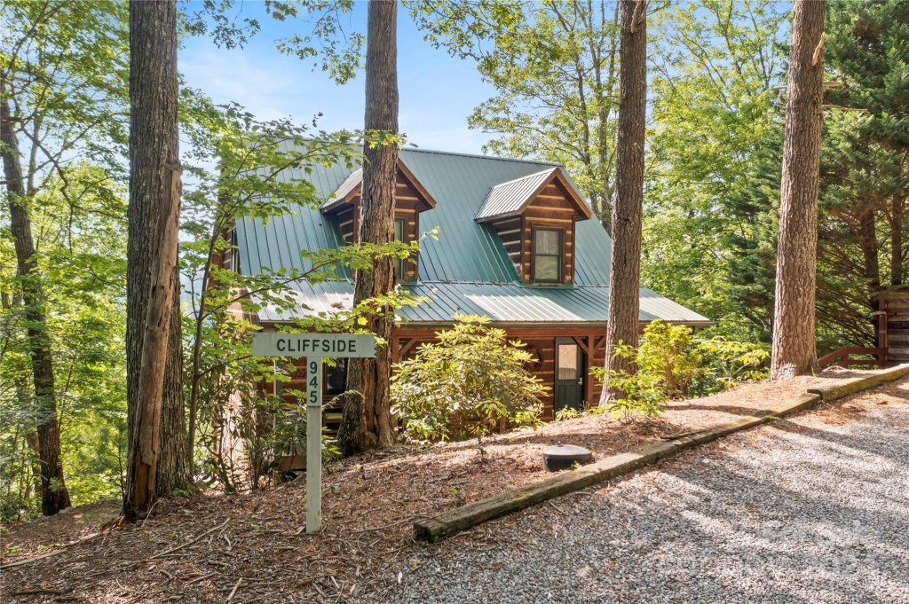 945 Wagon Ridge Lane