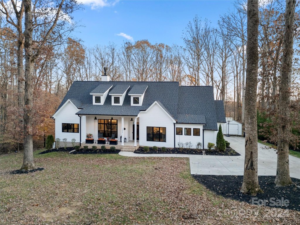 7313 Mockingbird Lane