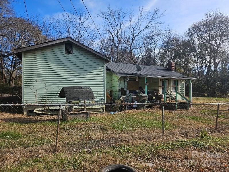 894 Log Cabin Drive