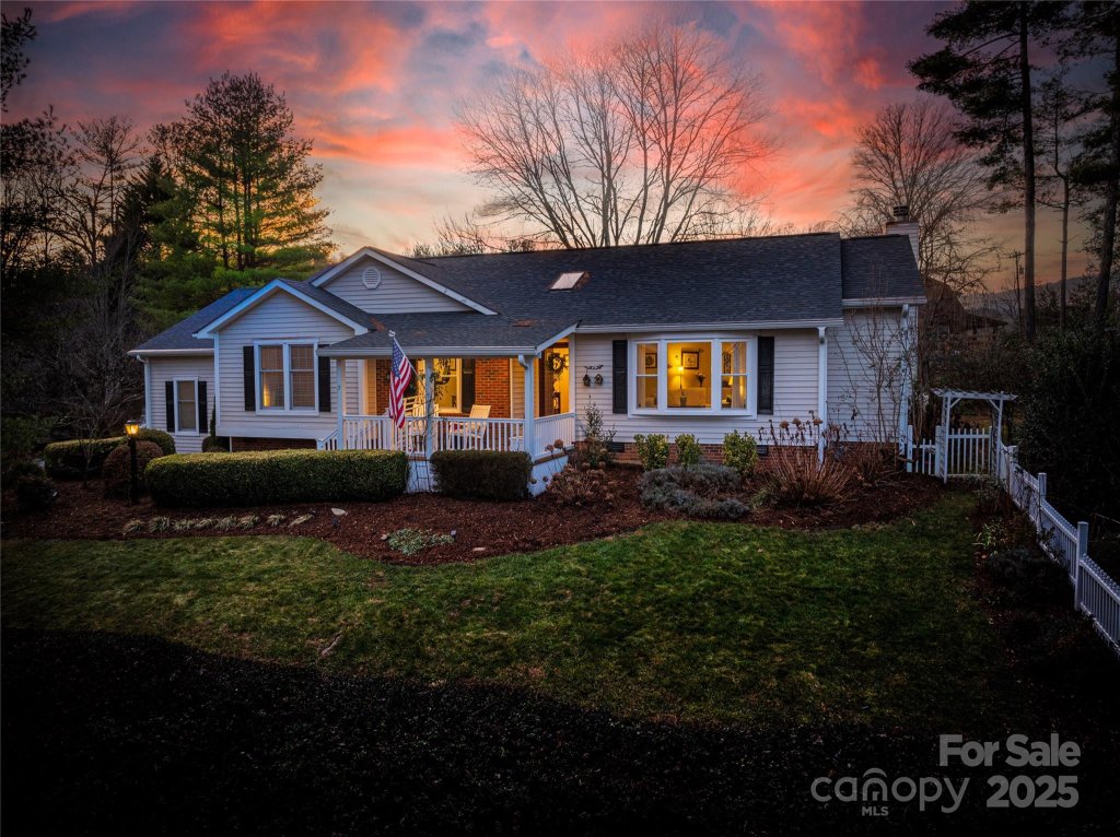 5 Old Applewood Lane