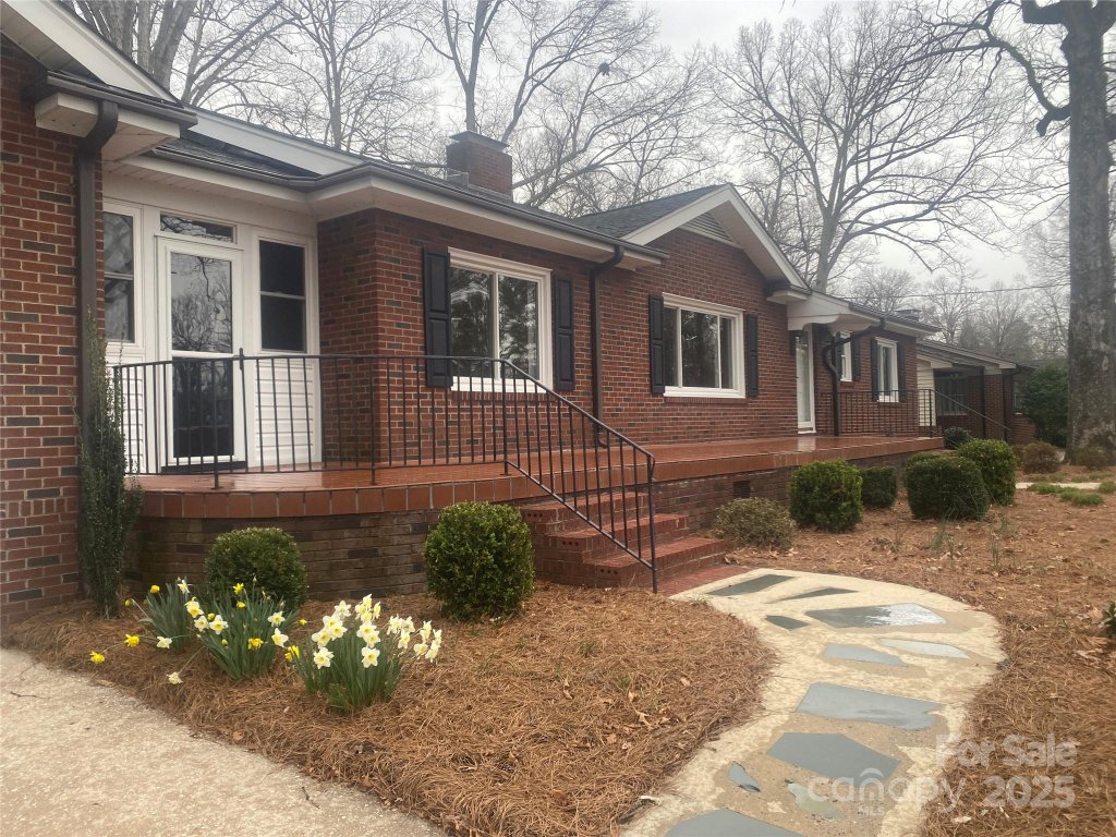 936 N 5th Street