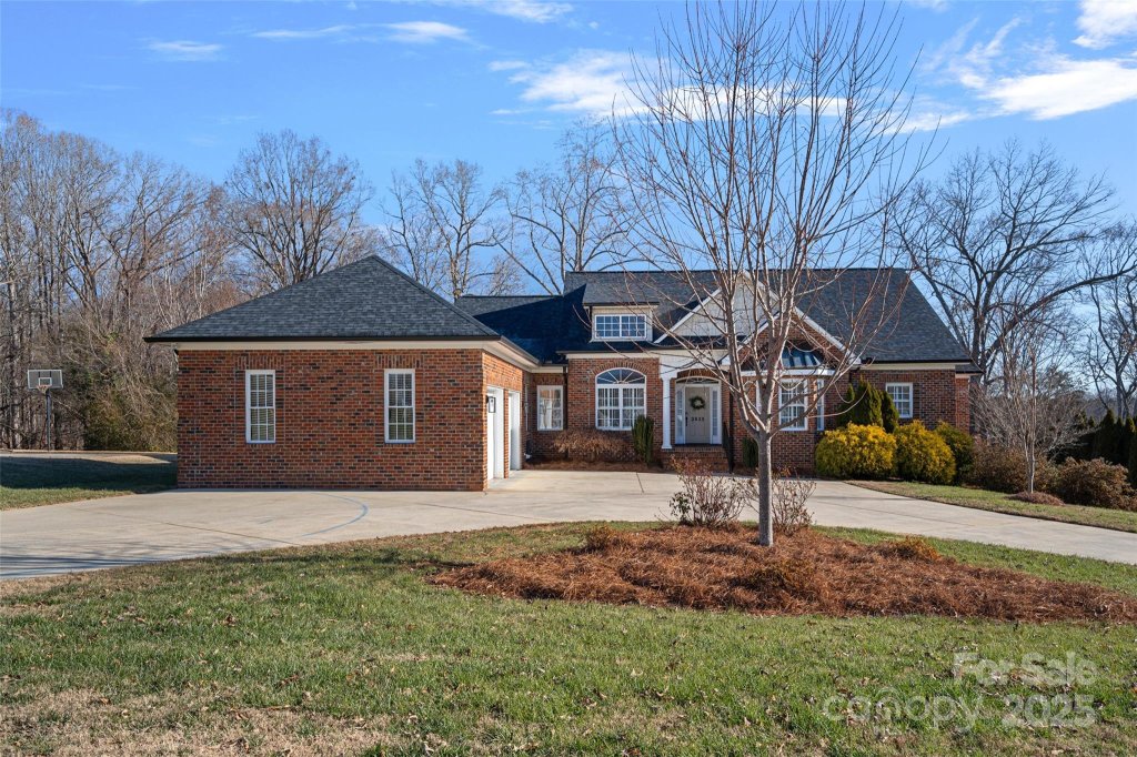 2635 Queens Drive
