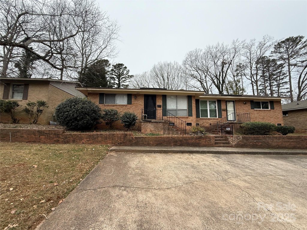 4818 Highlake Drive