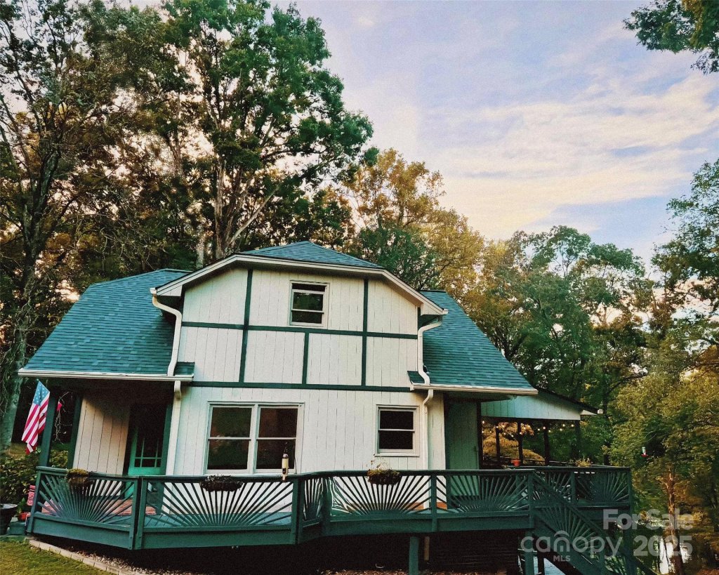 108 Three Oaks Lane