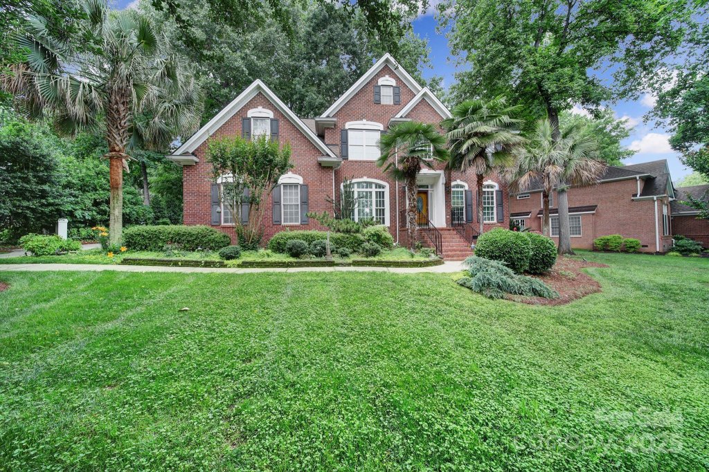 907 Thorn Ridge Lane