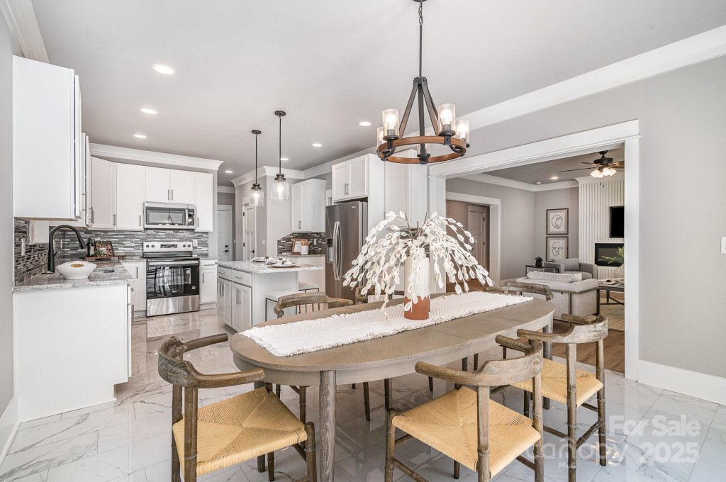 Edgewater, Sherrills Ford community