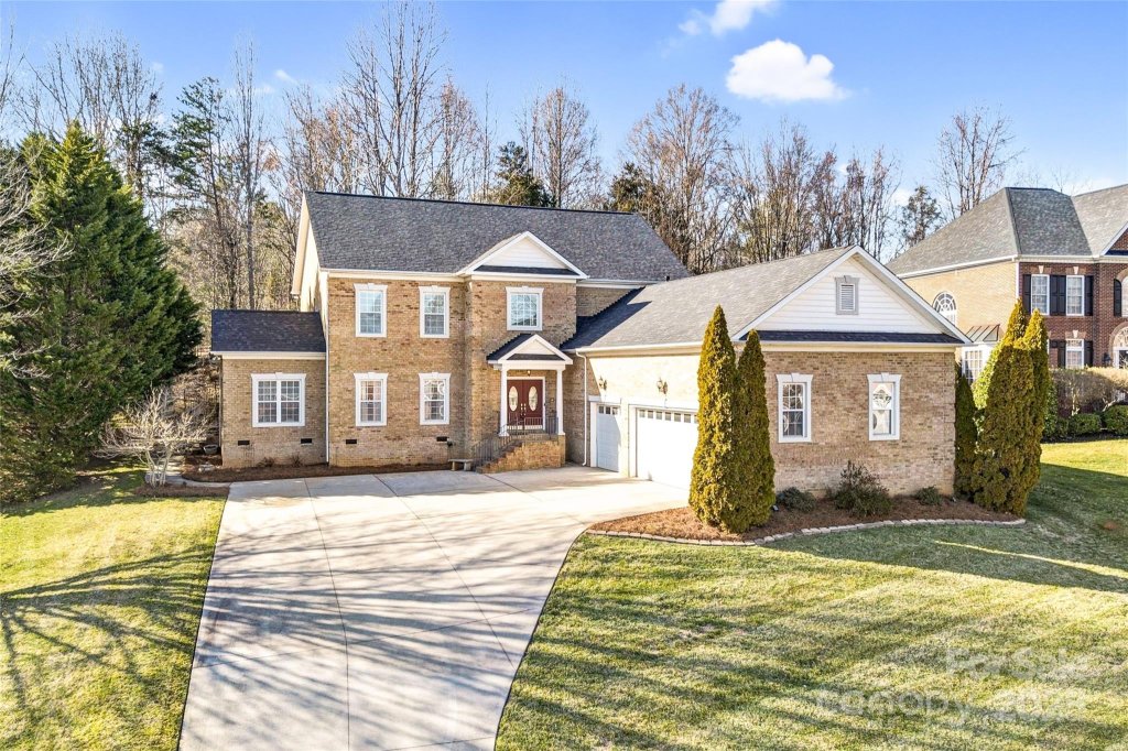 305 Chancelot Lane