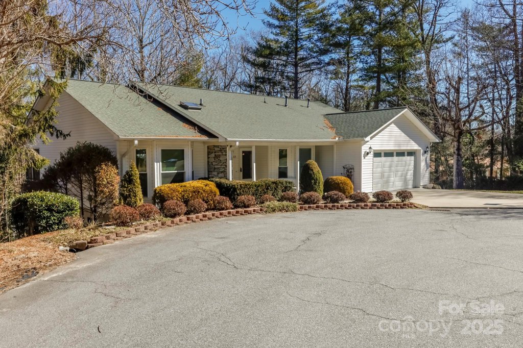 889 Sandburg Terrace