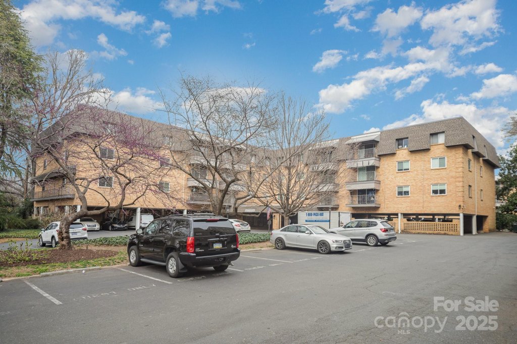 1323 Queens Road 202