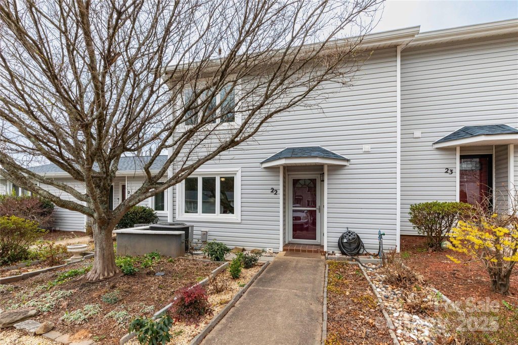 Hollybrook Condos, Asheville community