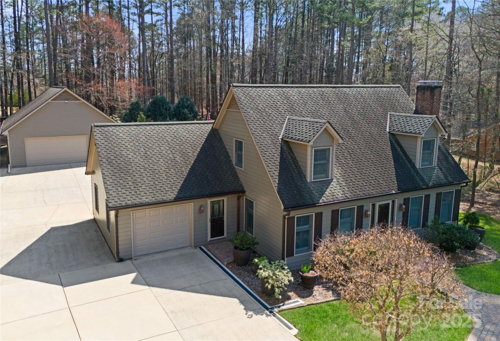 8909 Chinaberry Lane