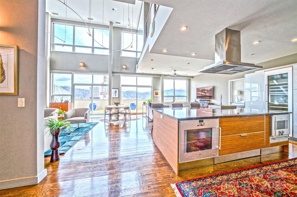 12 S Lexington Avenue 600