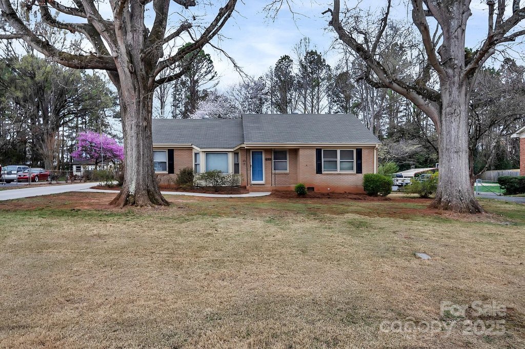 403 Hillcrest Drive