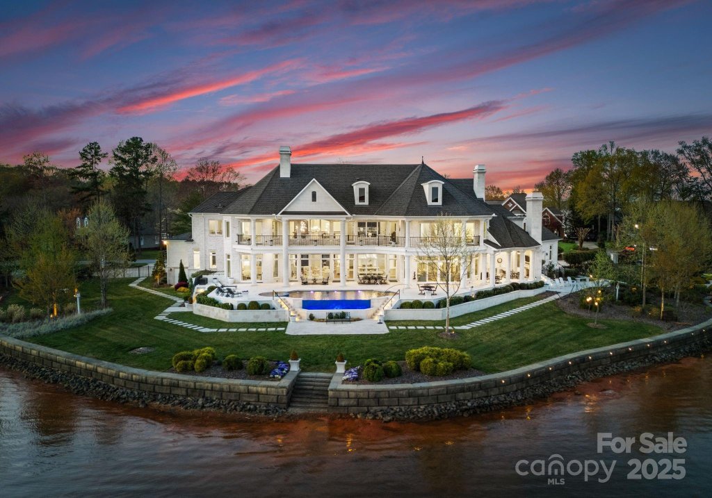 8228 Bay Pointe Drive