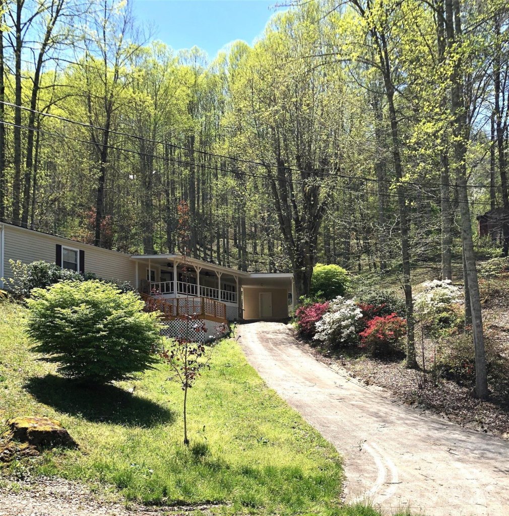 84 Greentree Lane