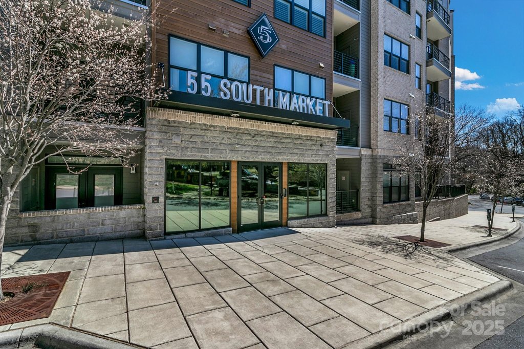 55 South Market, Asheville community