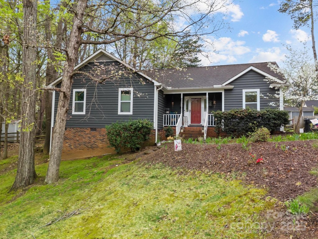 813 Deer Path Place