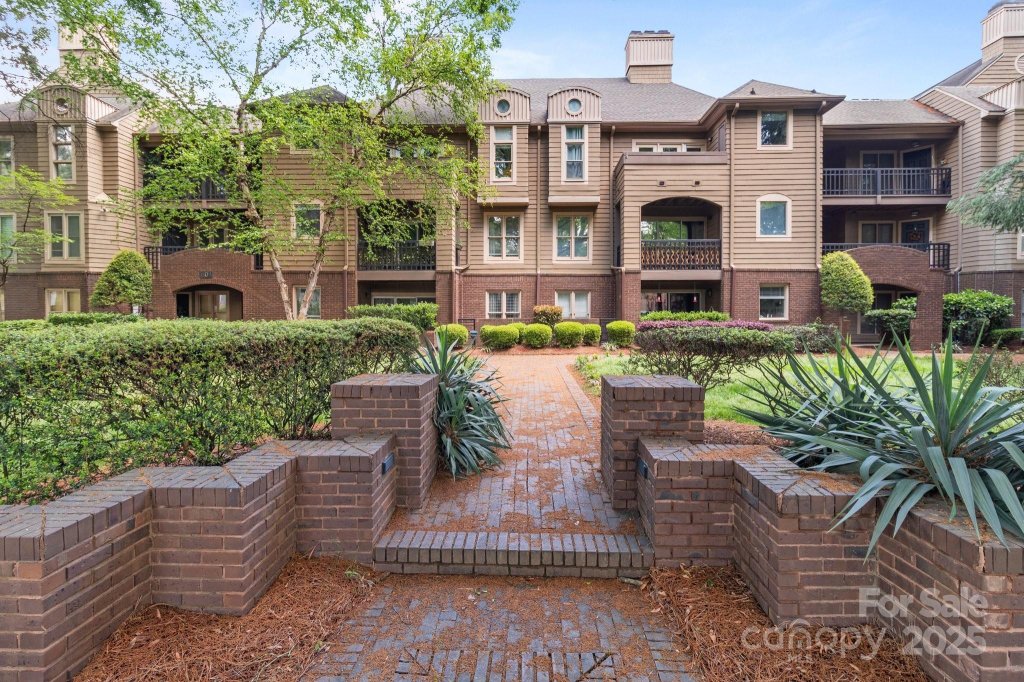 1109 E Morehead Street 22