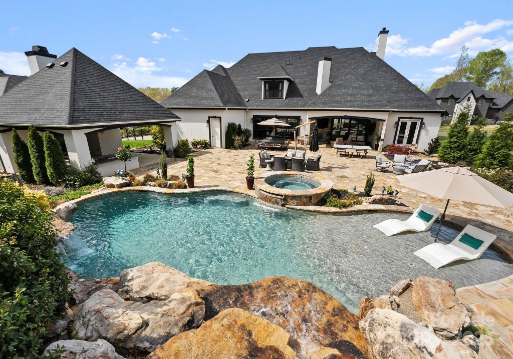 129 Hunts Landing Drive