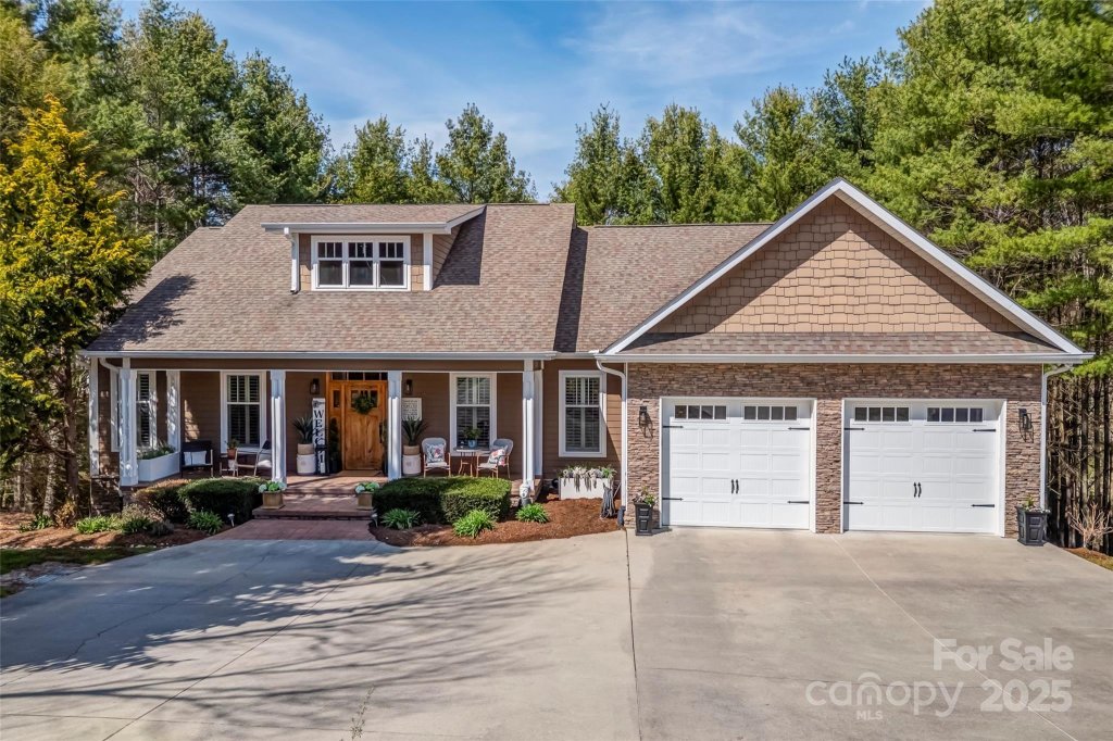 3015 Hickory Nut Trail