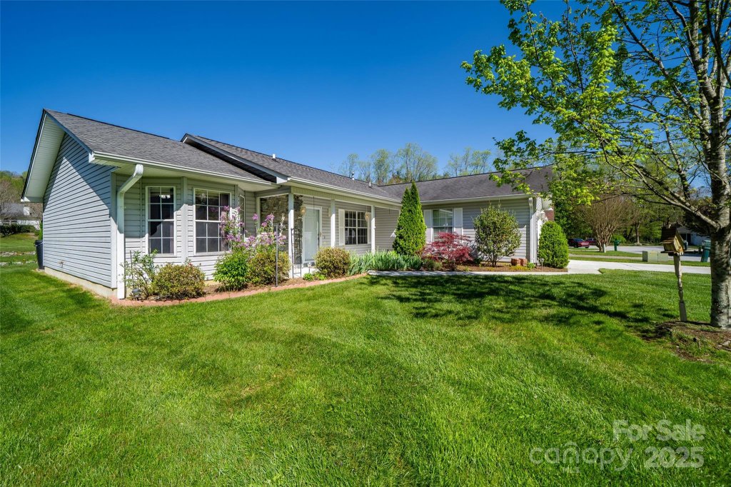 727 W Saint Johns Way