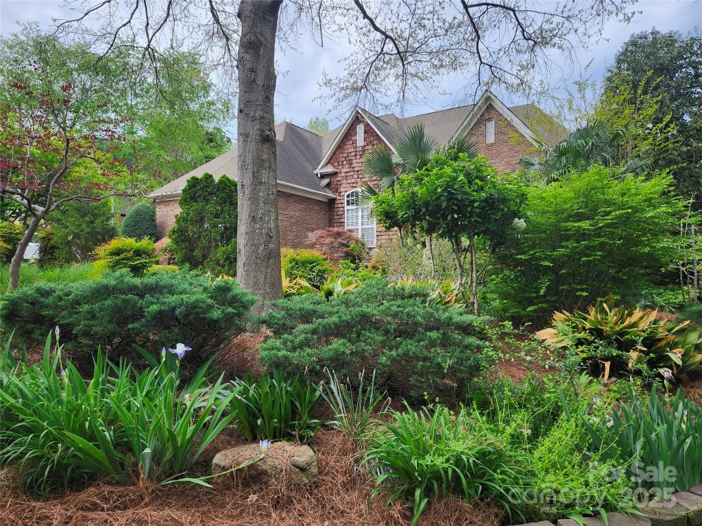 915 Houston Drive