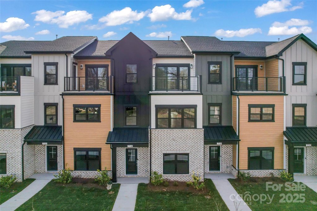 714 Falling Oak Alley 18