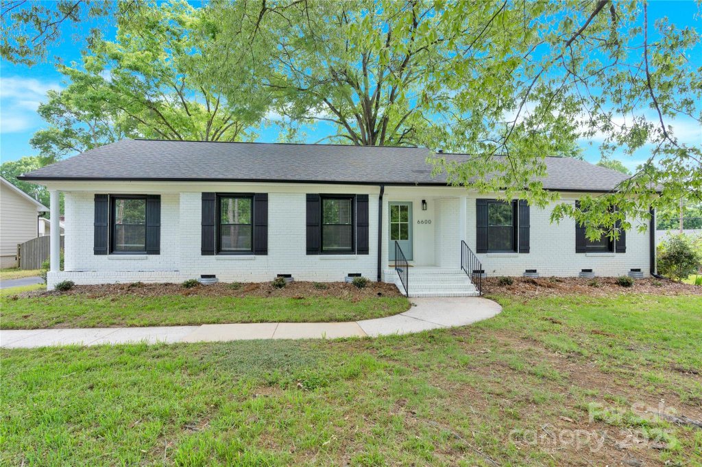 Olde Providence, Charlotte community