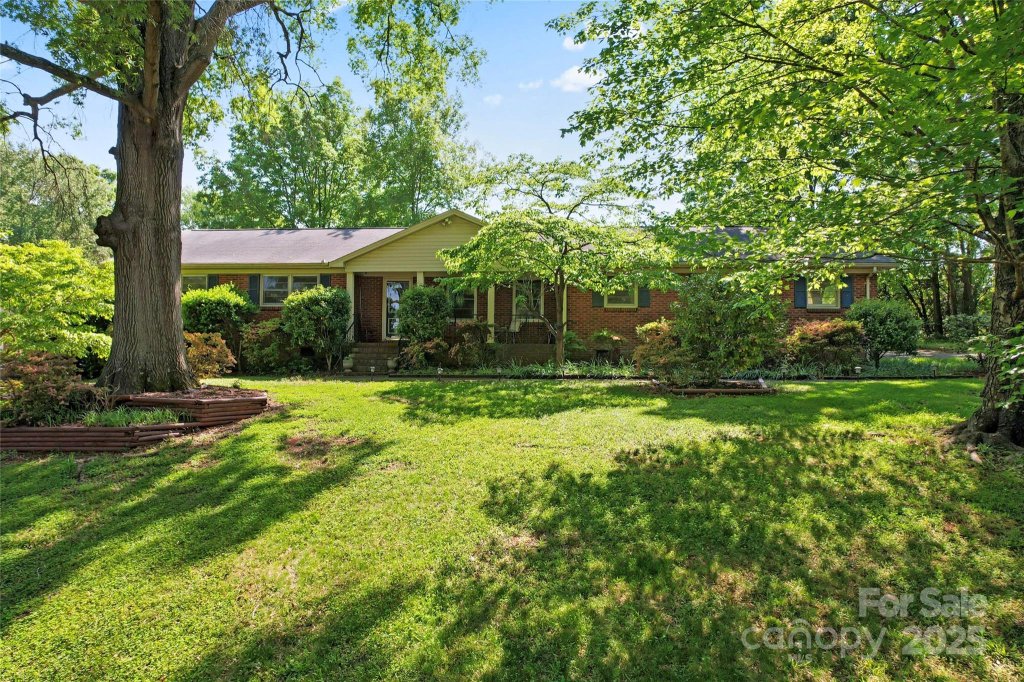 653 Ferndale Drive