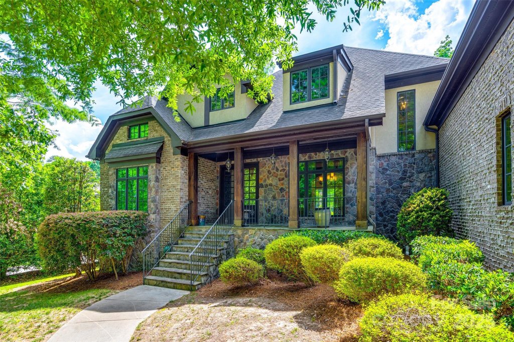 8239 Victoria Lake Drive