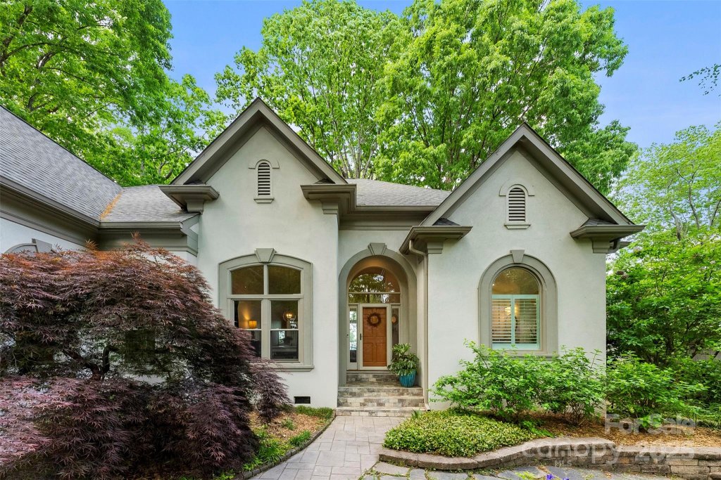 15838 Pineknoll Lane