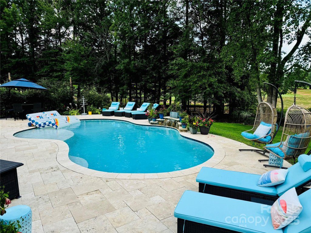 19409 Laurel Glen Avenue