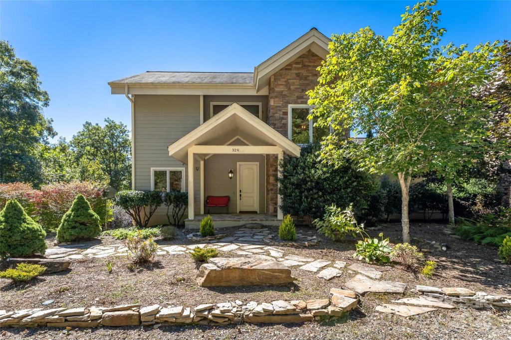 324 Mt Mitchell Drive 2A/1