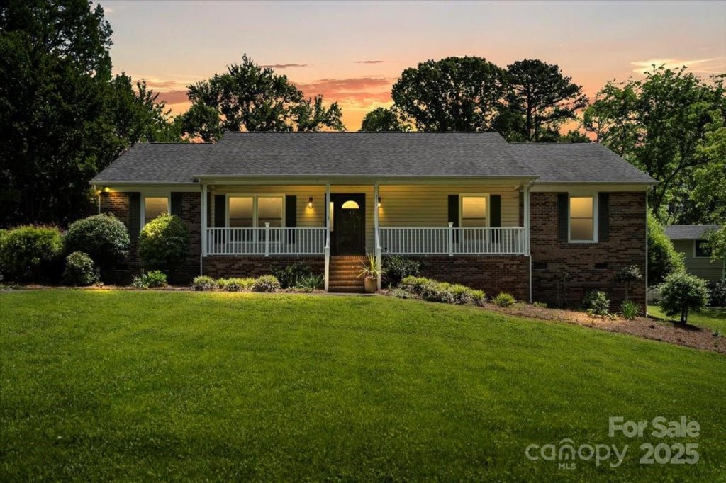 3712 Eaglebrook Drive