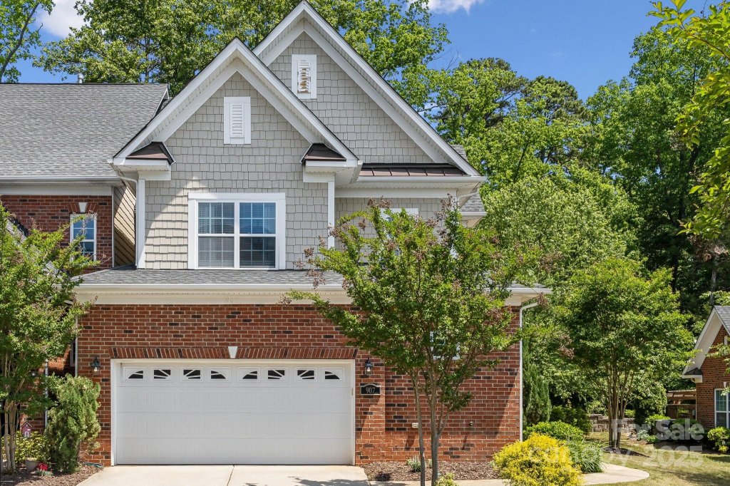 907 Ospre Lane