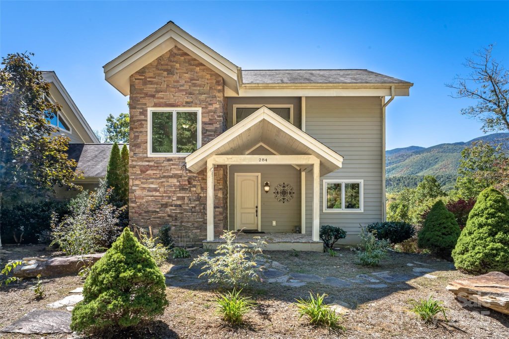 284 Mt Mitchell Drive 2/1