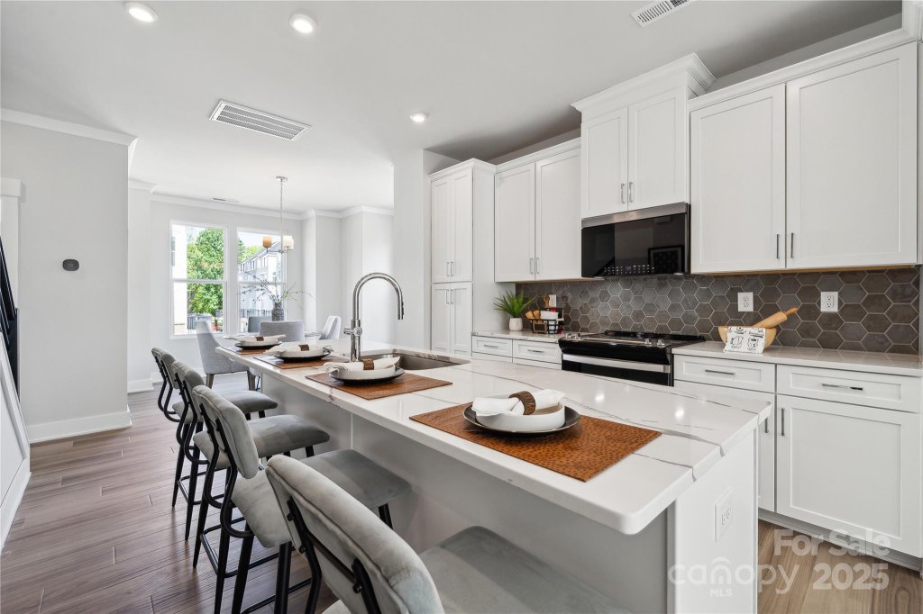 Iron Creek, Charlotte community