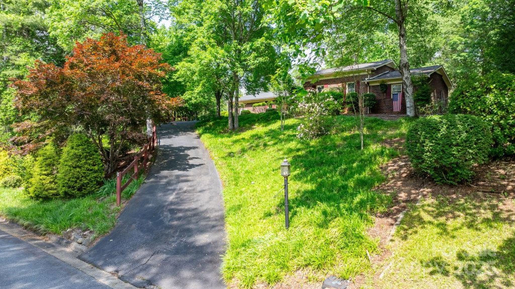 1461 Robinhood Drive