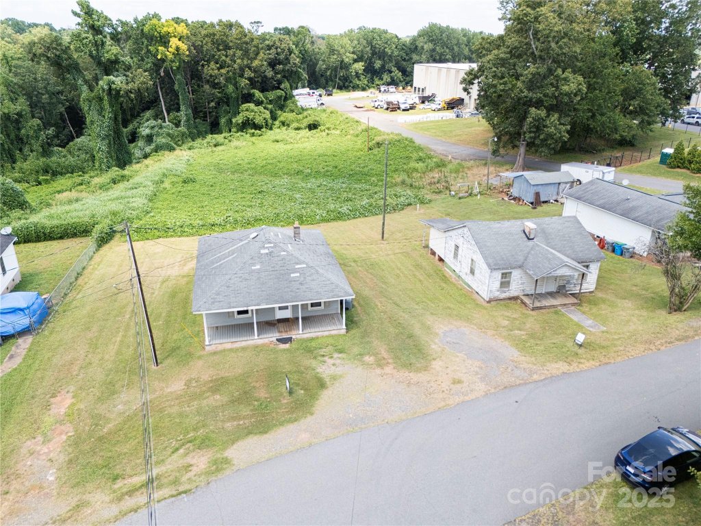 Riverside Drive, Belmont community