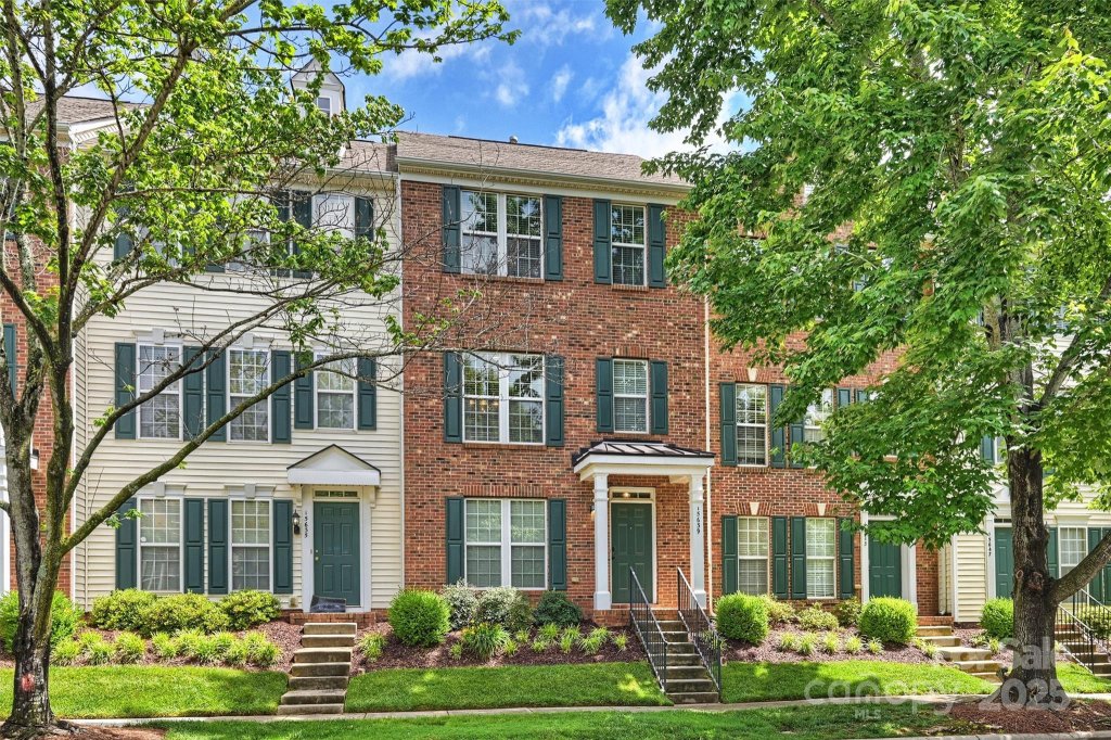 15639 Sir Charles Place