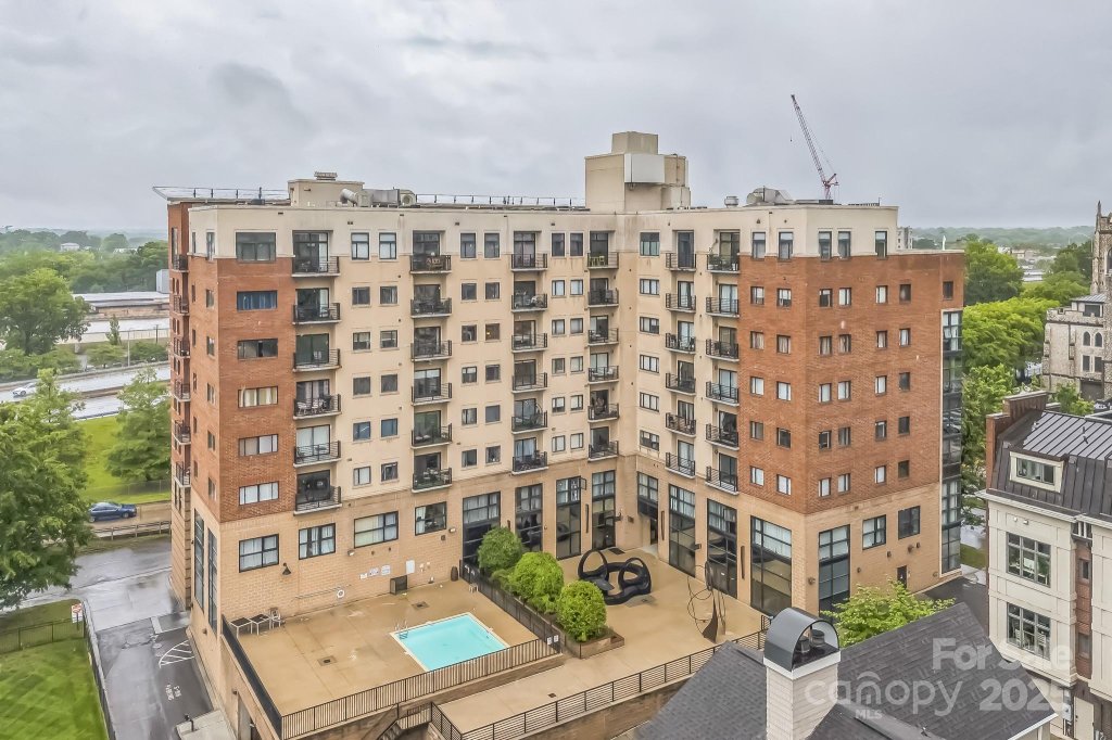 715 N Church Street 613