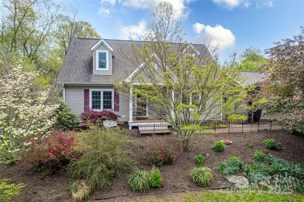 25 N Willow Brook Drive