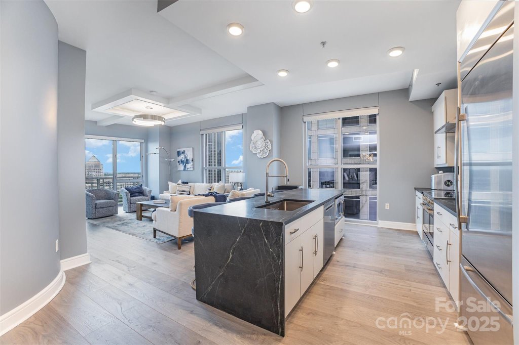 333 W Trade Street 1500