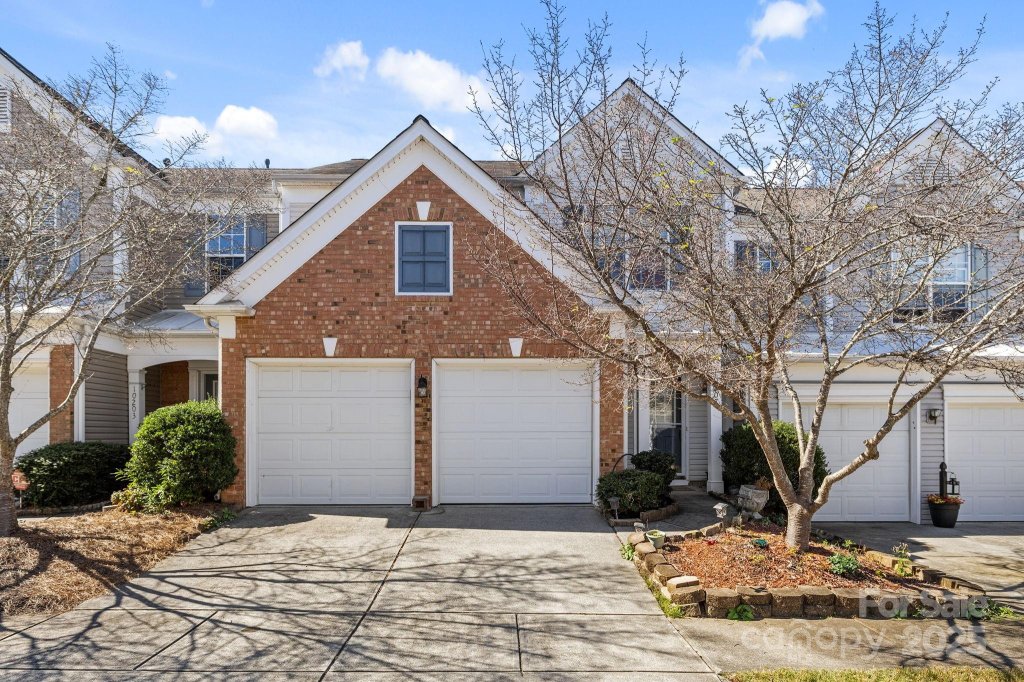 10207 Garmoyle Street