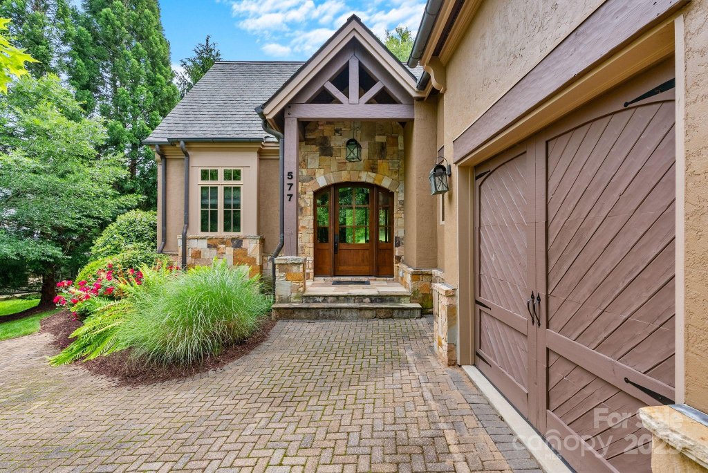 577 Walnut Valley Parkway