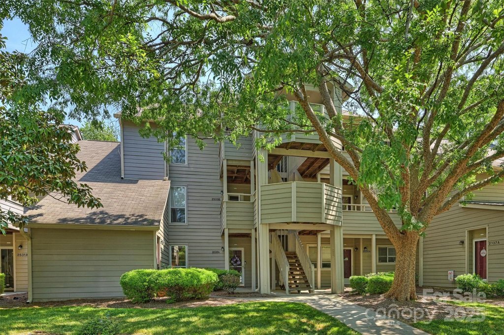 2533 Stockbridge Drive