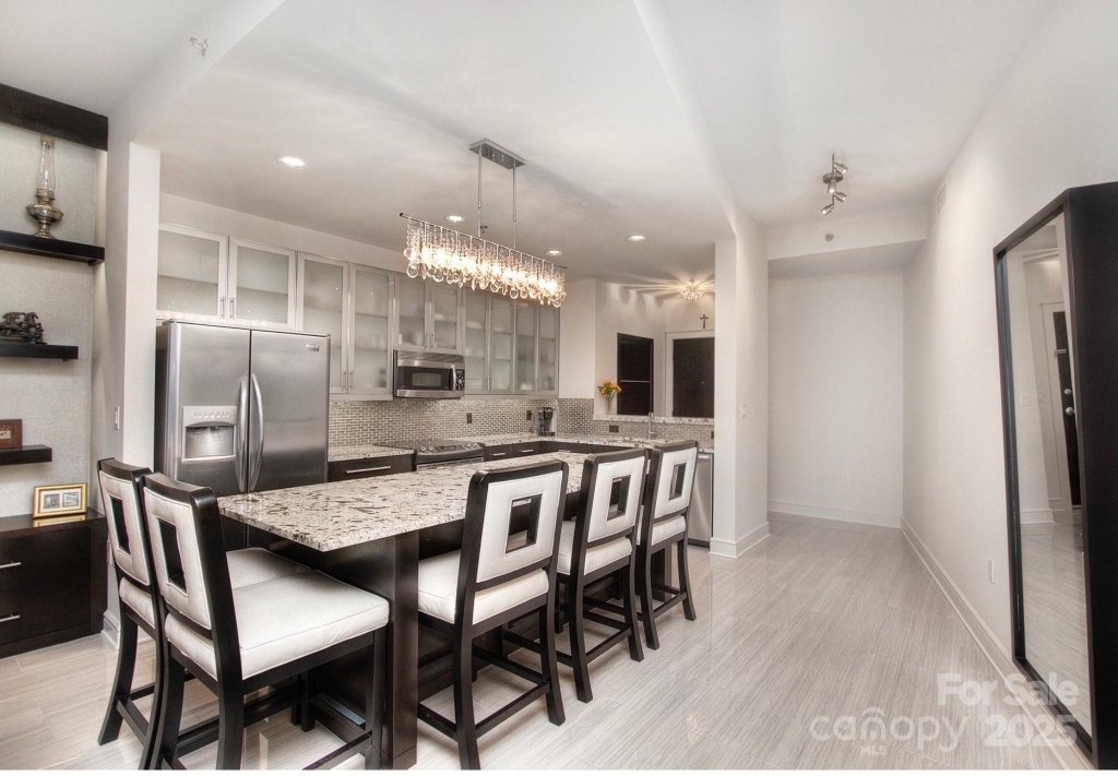 333 W Trade Street 1304