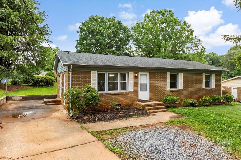 1606 Northwoods Drive