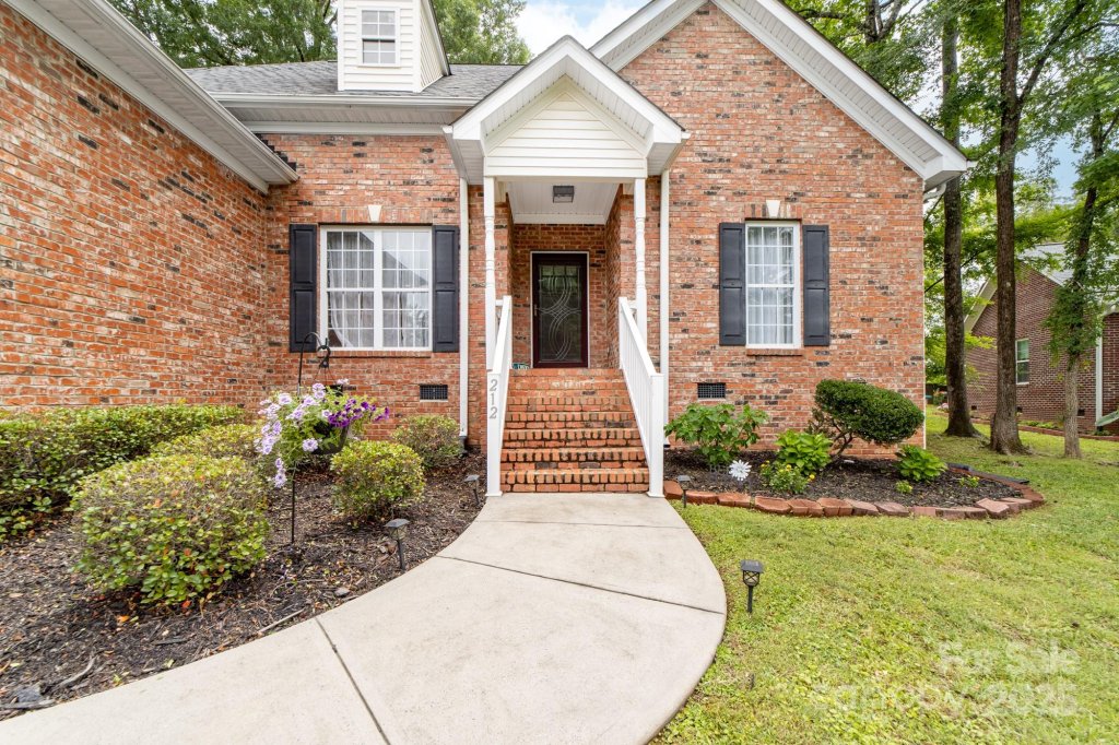 212 Victoria Circle